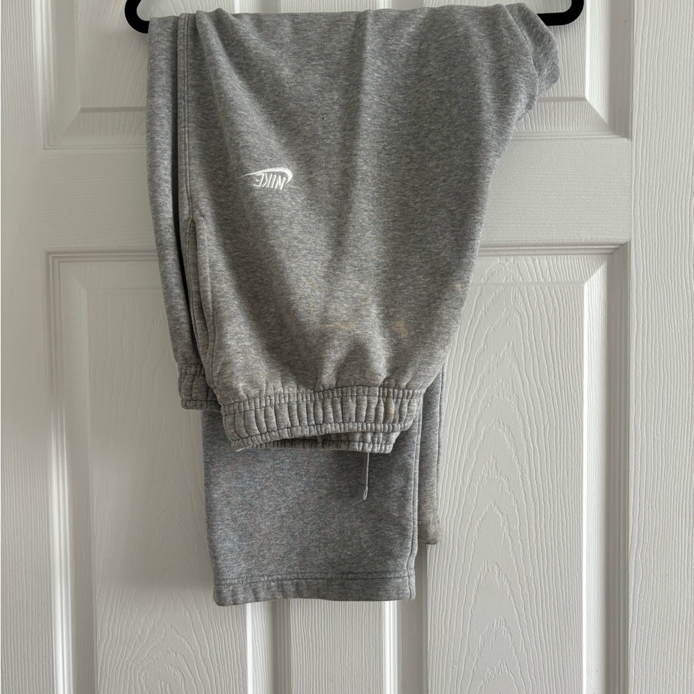 Nike Men’s Gray Sweatpants